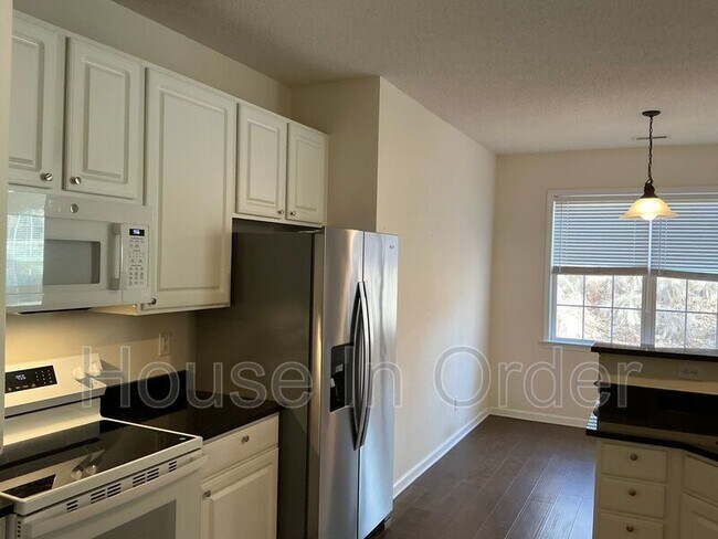 Building Photo - 46 Summer Meadow Rd