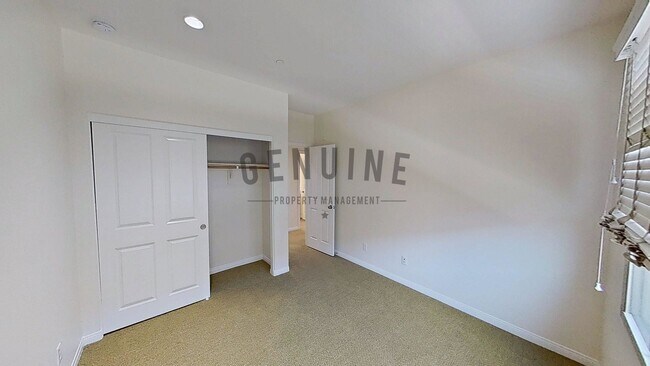 Building Photo - Beautiful Two-Level 2Bd 2Ba Condo in Irvine