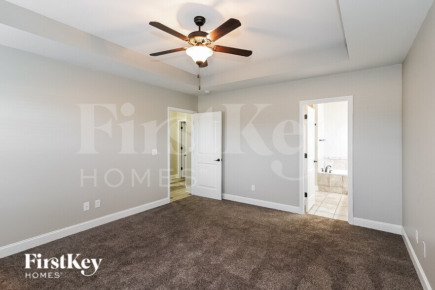 Building Photo - 2002 Azalea Ct