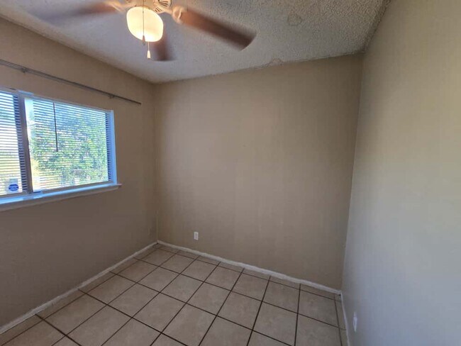 Building Photo - 8338 Longhorn Ridge Dr
