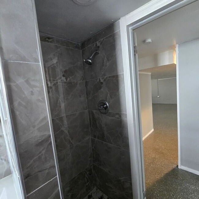 Building Photo - Charming 3-Bedroom Home / Pet-Friendly / A...