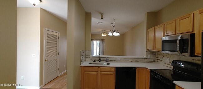 Building Photo - 537 Scrub Jay Dr