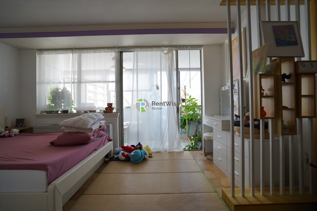 Building Photo - 6 Whittier Pl