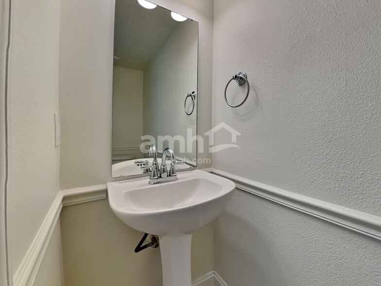Building Photo - 1019 Brenton Leaf Dr
