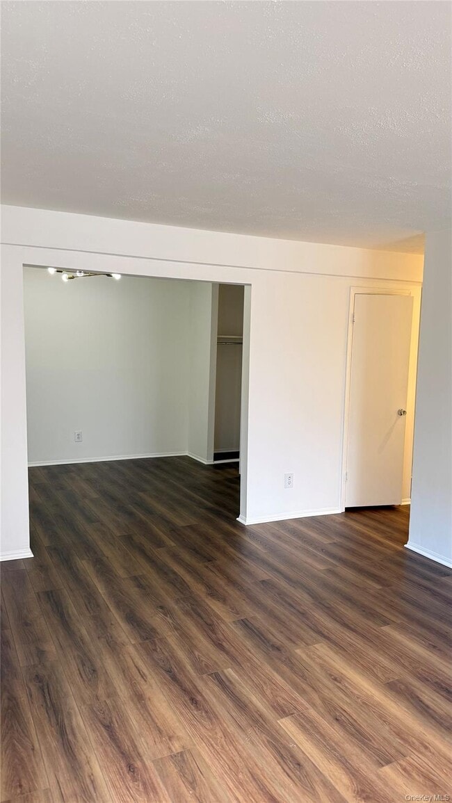 Building Photo - 440 Carpenter Ave