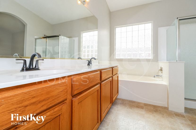 Building Photo - 10802 W Granada Rd