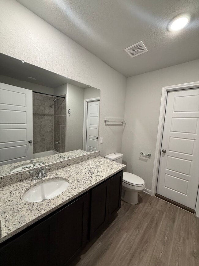 Building Photo - Charming 3-Bedroom Duplex in New Braunfels...