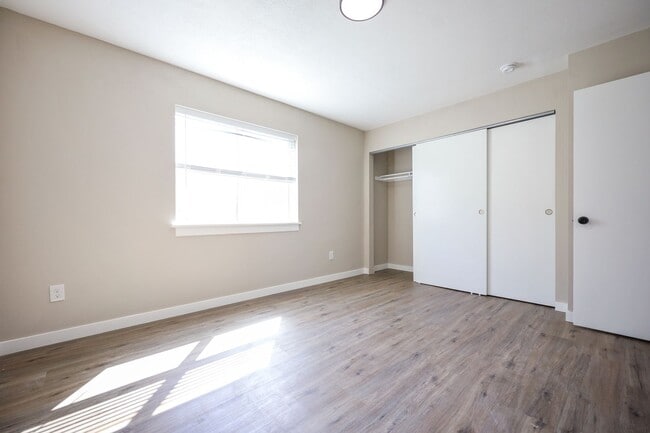 Building Photo - 2-Bedroom Duplex in SE Portland