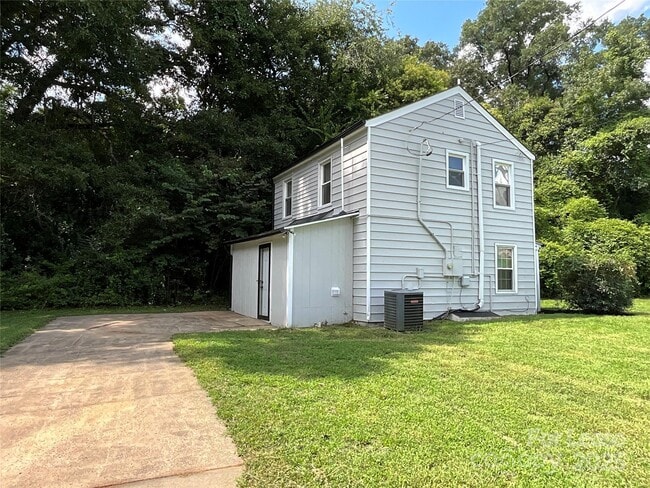Building Photo - 3905 Freedom Dr