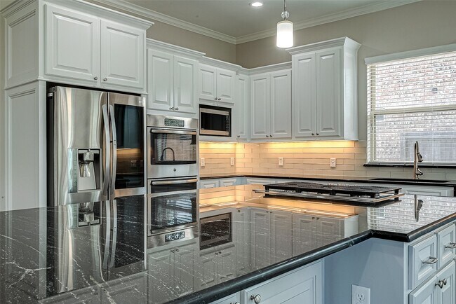 Building Photo - 6527 Camillia Ct