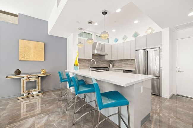 Building Photo - 1201 Surrey Ln