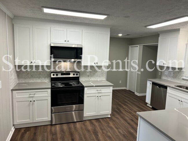 Building Photo - 4072 Plantation Dr