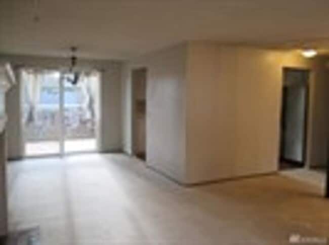 Building Photo - Woodinville Kingsgate Split