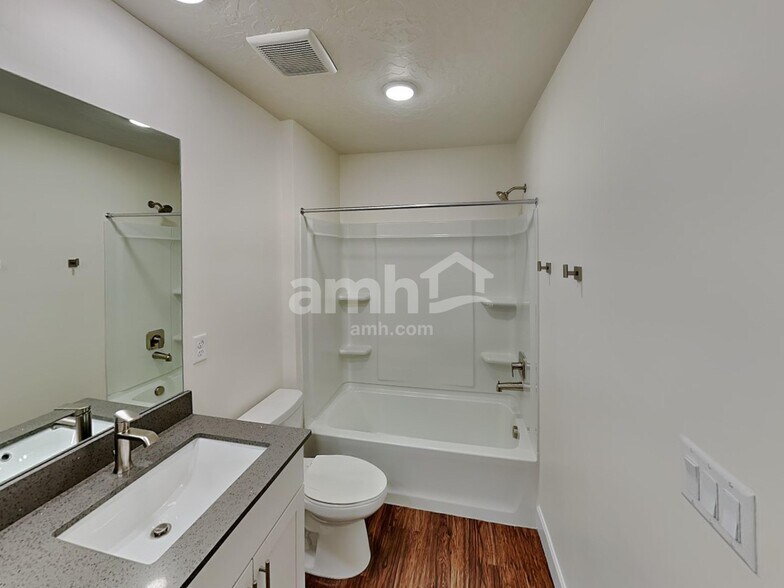 Building Photo - 6578 Old Forest Dr