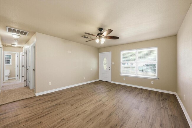 Building Photo - 728 W Walker St