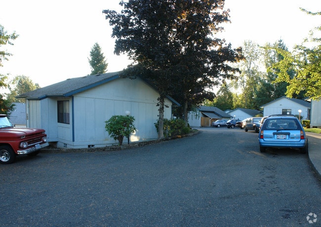 Building Photo - Bluffs at Ratcliff