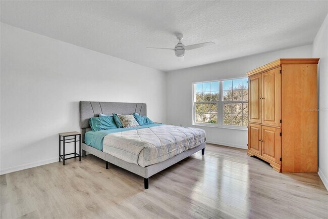 Building Photo - 9826 Heron Pointe Dr