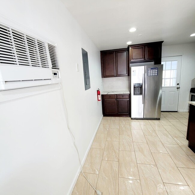 Building Photo - 216 Bloomfield Ave