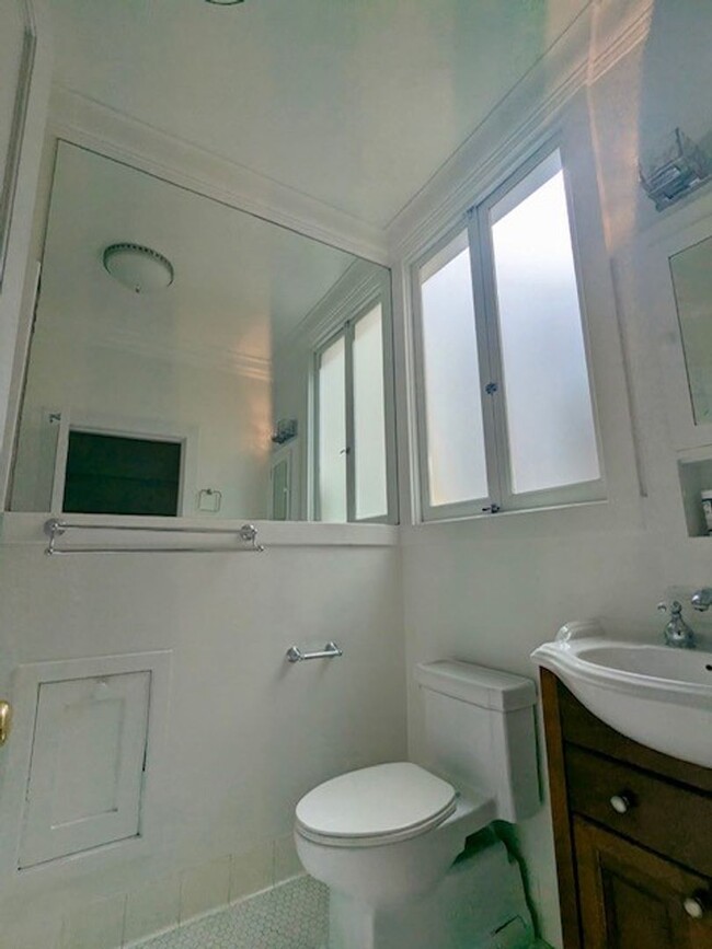 Building Photo - 1125Dol