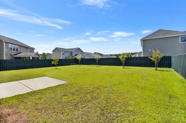 Building Photo - Lovely 4 Bedroom, 2 bath home in The Commons, Richmond Hill