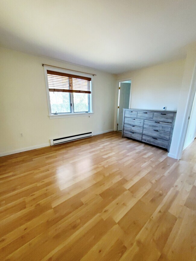 Building Photo - 23 Oakview Cir