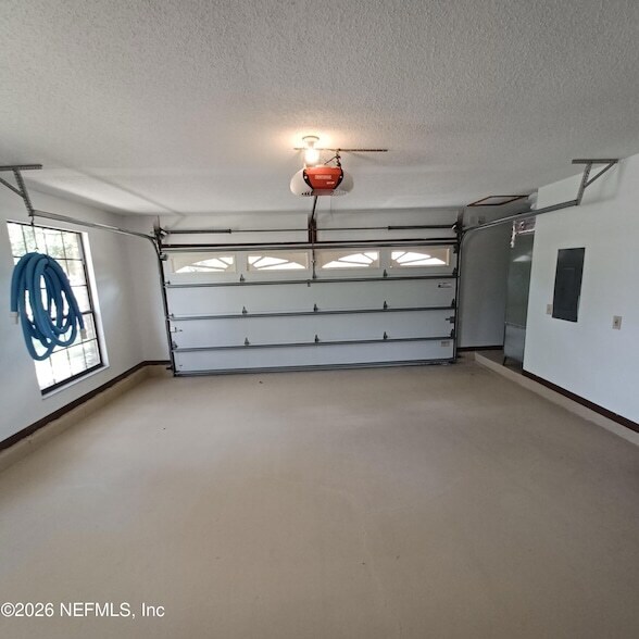 Building Photo - 2295 Foxwood Dr