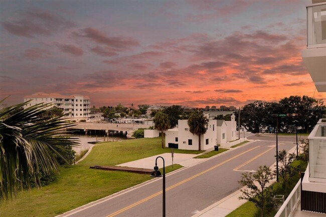 Building Photo - 1020 Sunset Point Rd
