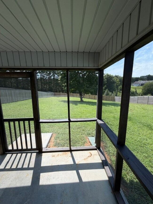 Building Photo - 2811 June Bug Way
