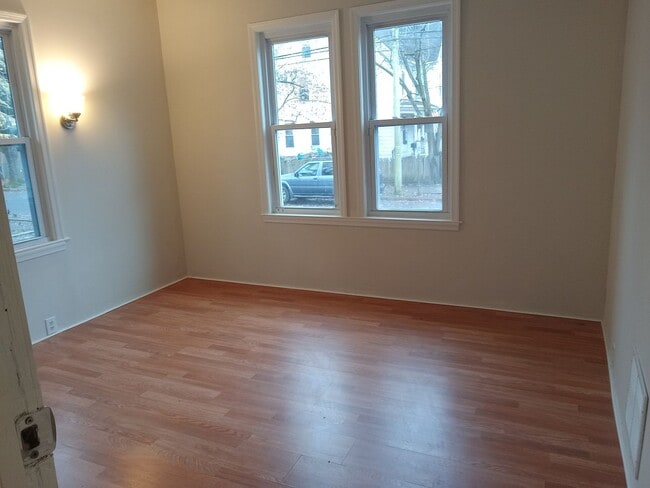 Building Photo - 2 Bedroom House in Millville NJ FOR RENT $1500