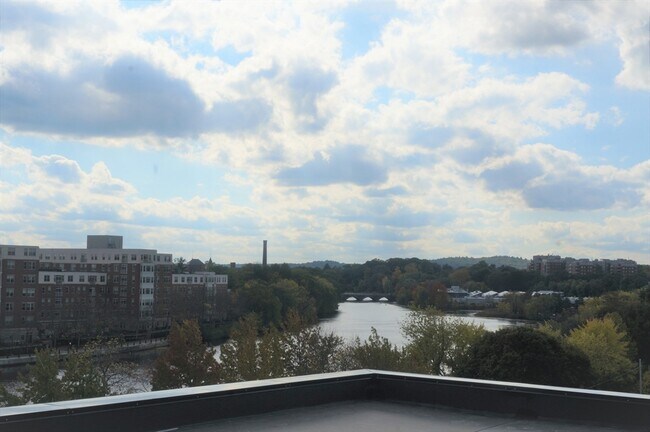 Building Photo - 99 Moody St