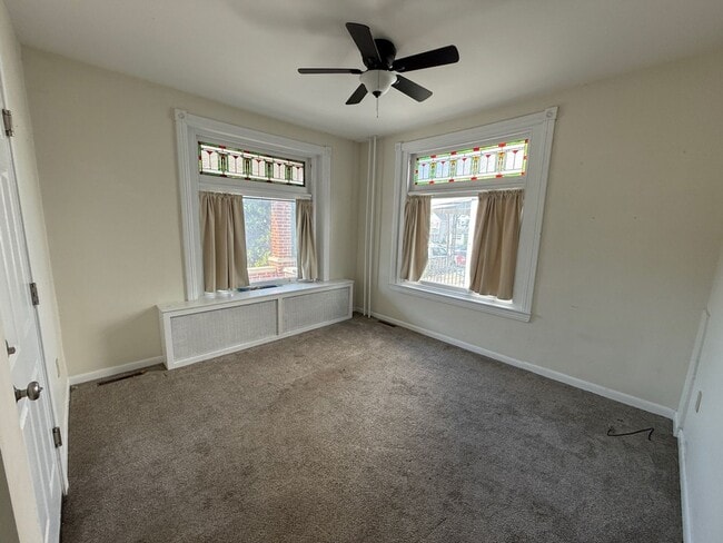 Building Photo - 425 Elm St