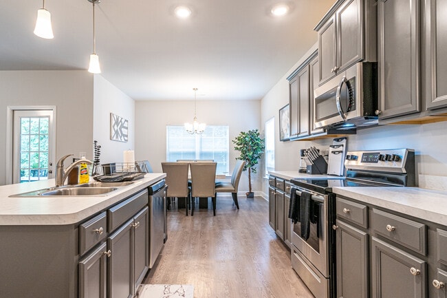 Building Photo - 176 Tybee Dr