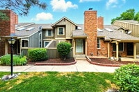 Building Photo - Gorgeous 3 Bed 2.5 Bath Townhome in Littleton!