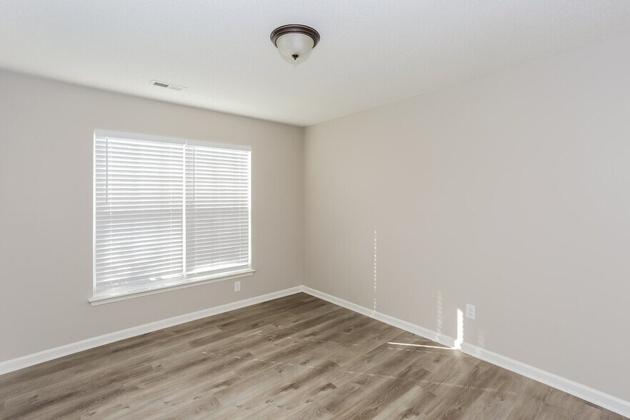 Building Photo - 2082 Chapel Creek Rd