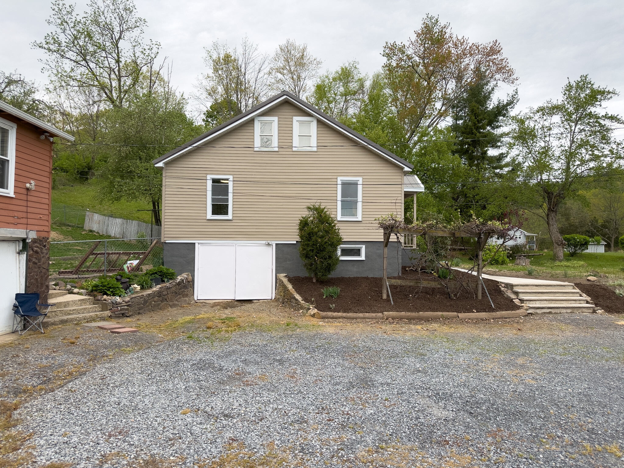Building Photo - 93 N Greenview Rd