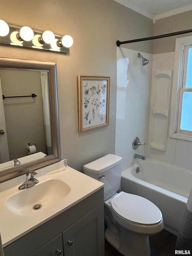 Building Photo - 5106 N Glen Elm Dr