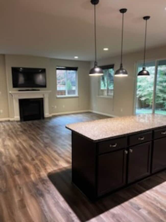 Building Photo - 5 Bedroom plus a Bonus Room in Gig Harbor