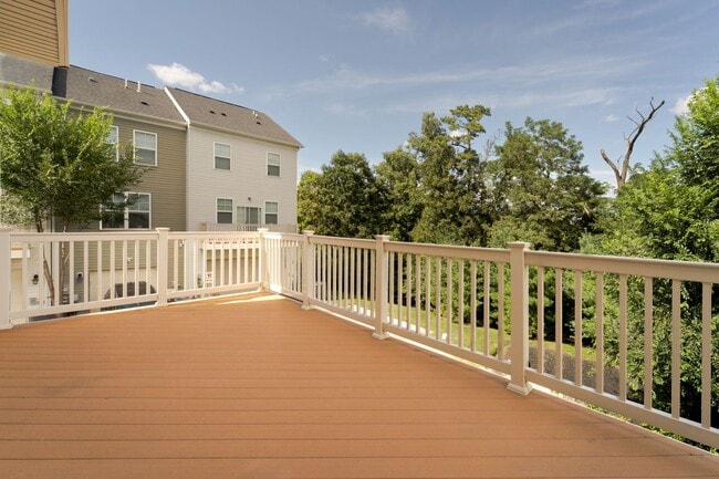 Building Photo - 10225 Hilltop Ascent Dr