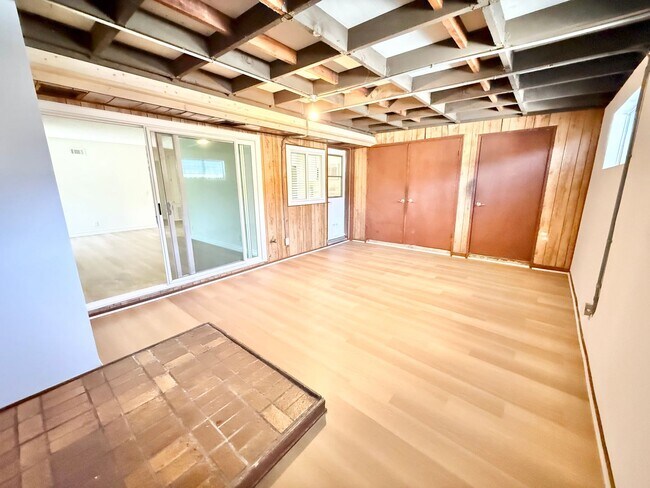 Building Photo - 4661 Larwin Ave