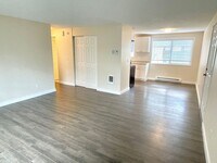 Building Photo - Newly renovated 2 bedroom condo with off-s...