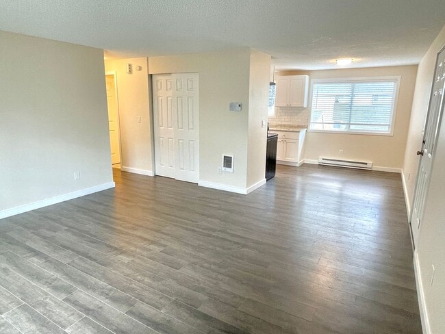Building Photo - Newly renovated 2 bedroom condo with off-s...