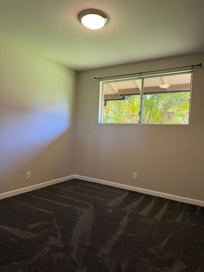 Building Photo - 75 Kaupea St