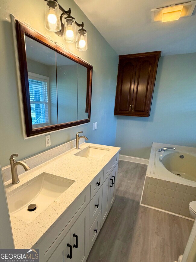 Building Photo - 292 Alexanders Ct