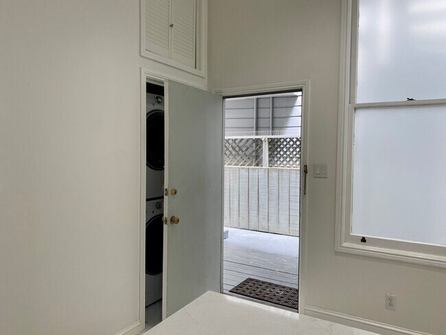 Building Photo - 1406 Post St