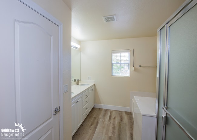 Building Photo - Beautifully Upgraded 5Bdm 3Ba Home Located in the Highly Desirable Summerlin.