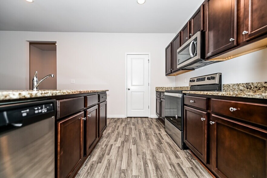 Building Photo - 195 Hamilton Pointe Dr