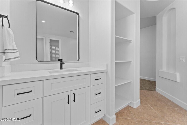 Building Photo - 3557 S Halsted Ct