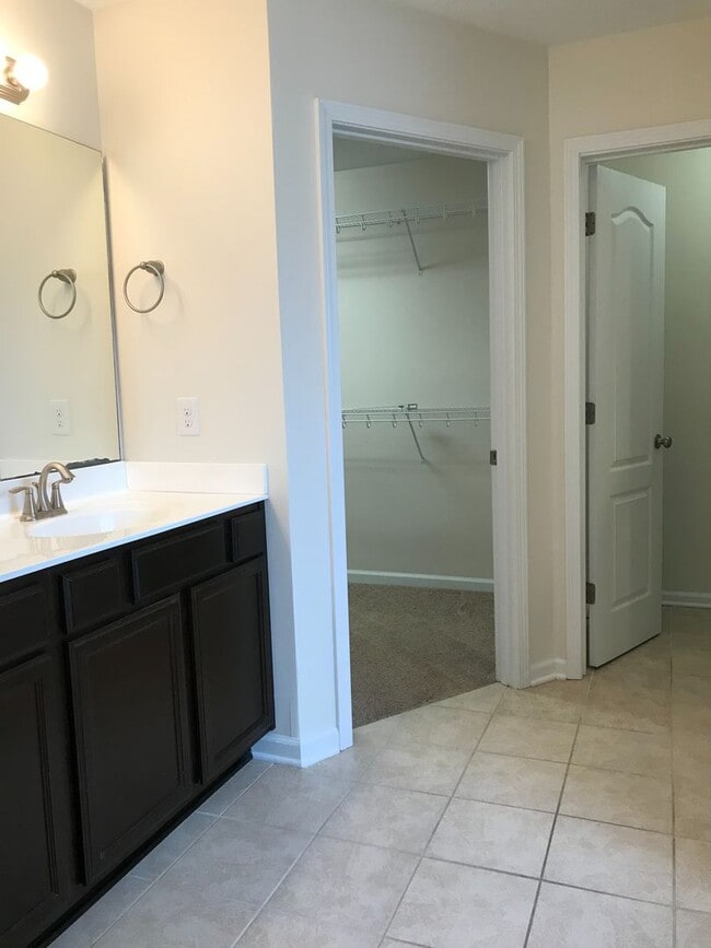 Building Photo - Regal Home on Regatta Way!