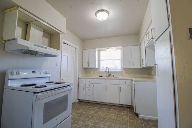 Building Photo - ********Move In Special- 1 Month Free off 1st FULL MONTH********