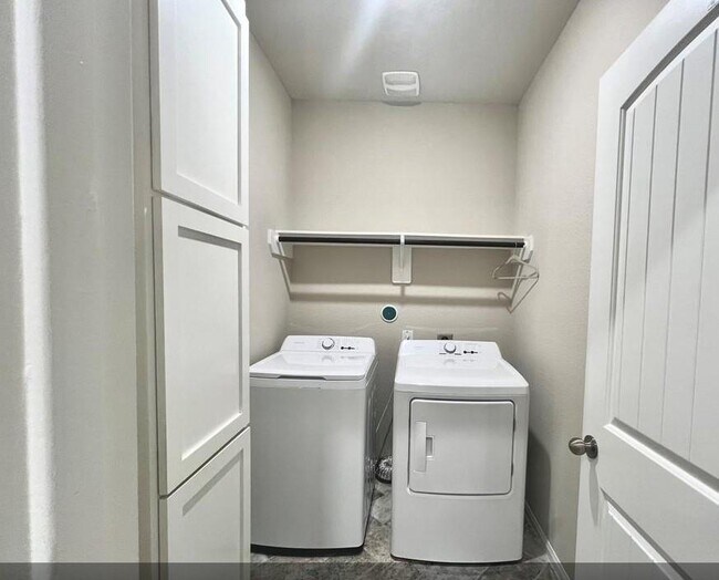 Building Photo - 24722 Allori Ct